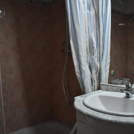 2 Pieces Sud, Proche Centre, Avec Parking A Font-romeu - Fr-1-580-70 *