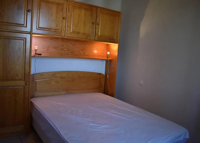 2 Pièces Plein Sud Avec Balcon, Proche Centre-ville De Font-romeu, Parking Et Local à Skis - Fr-1-580-70 *